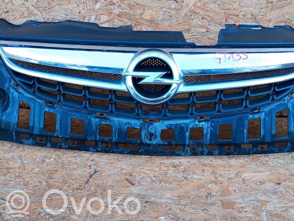 Opel Corsa D Listón embellecedor del parachoques delantero 