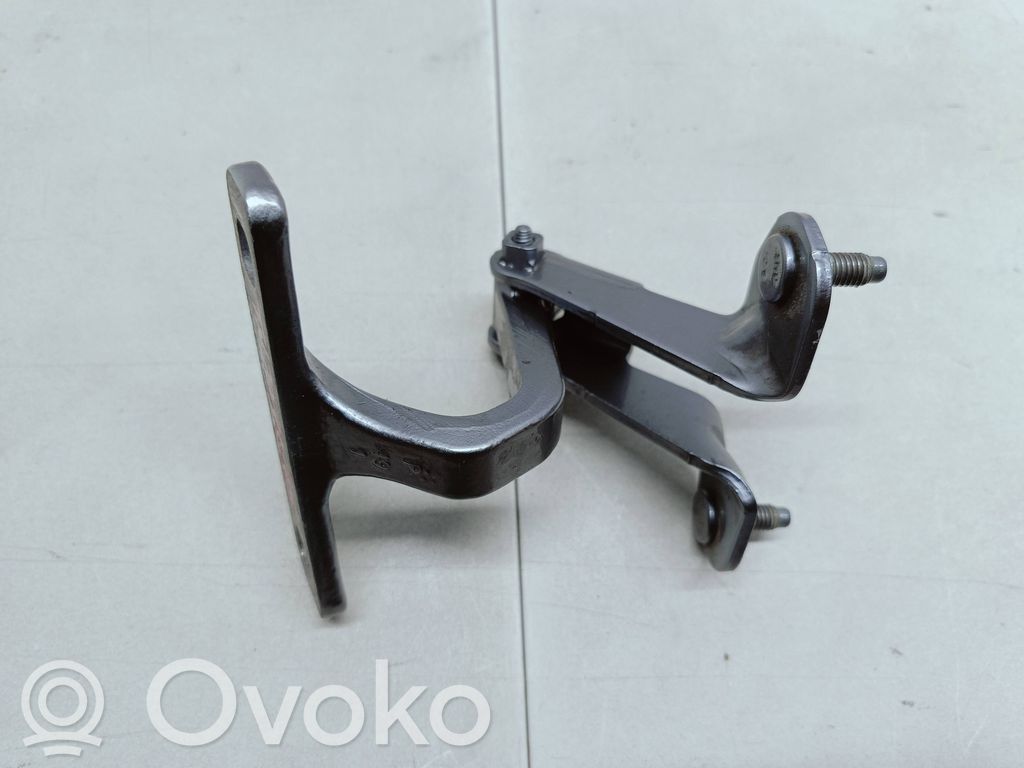 Tesla Model Y Tailgate/trunk/boot hinge 