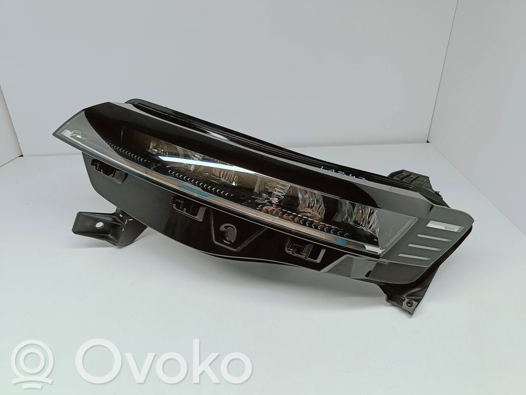 Renault Megane E-Tech Передняя фара 