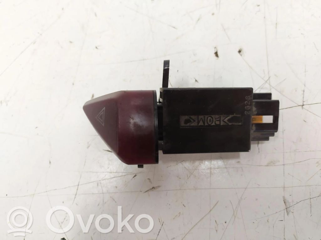 Botón interruptor de luz de peligro