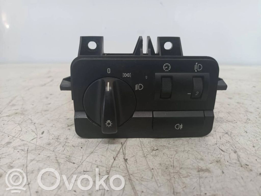 Lukturu slēdzis   61316901428