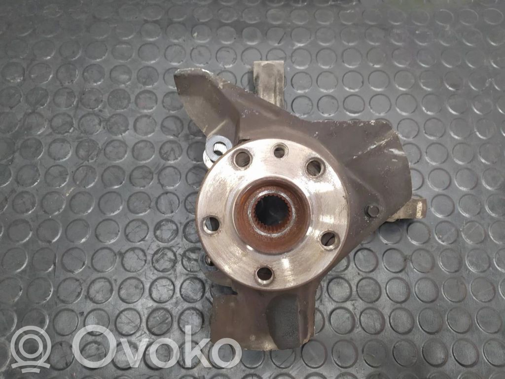 Front wheel hub spindle knuckle