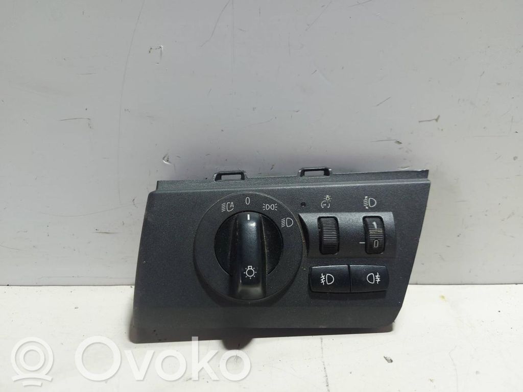 Light switch   3405692