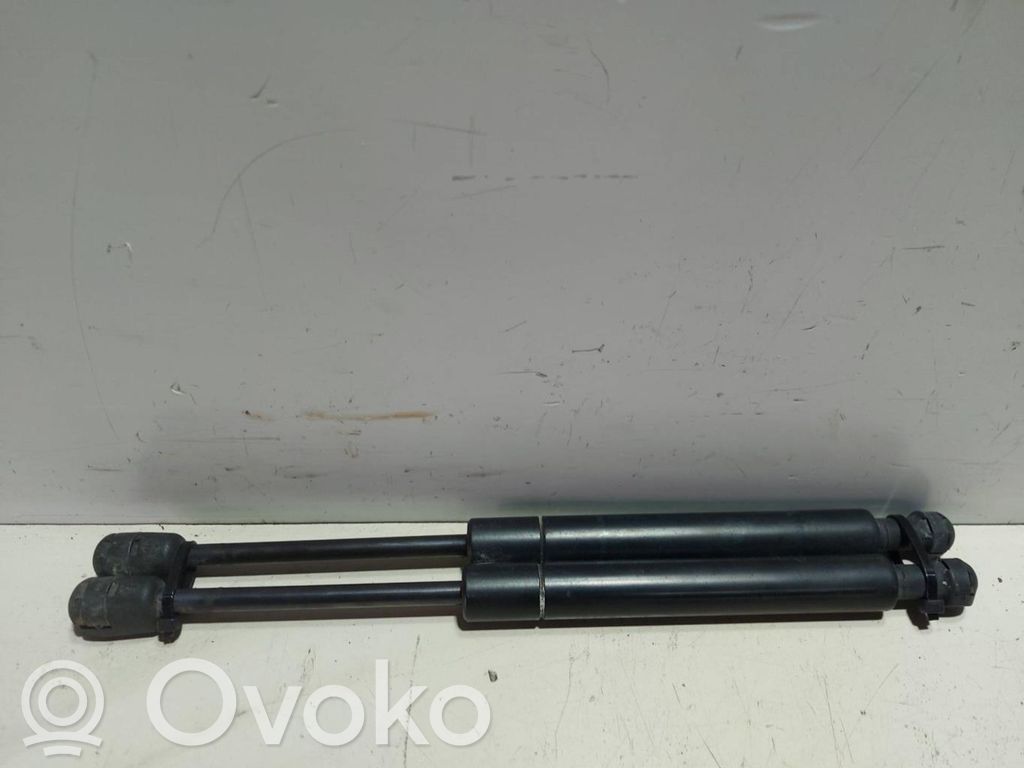 BMW X3 E83 Amortizatorius variklio dangčio 
