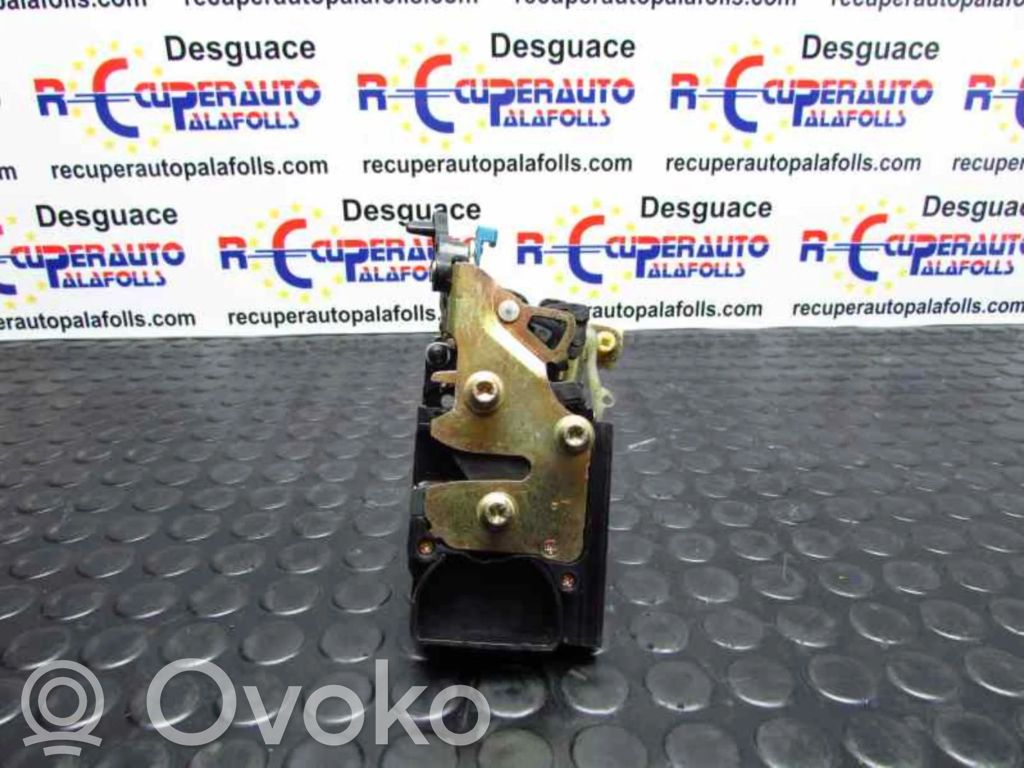 Cerradura de puerta trasera