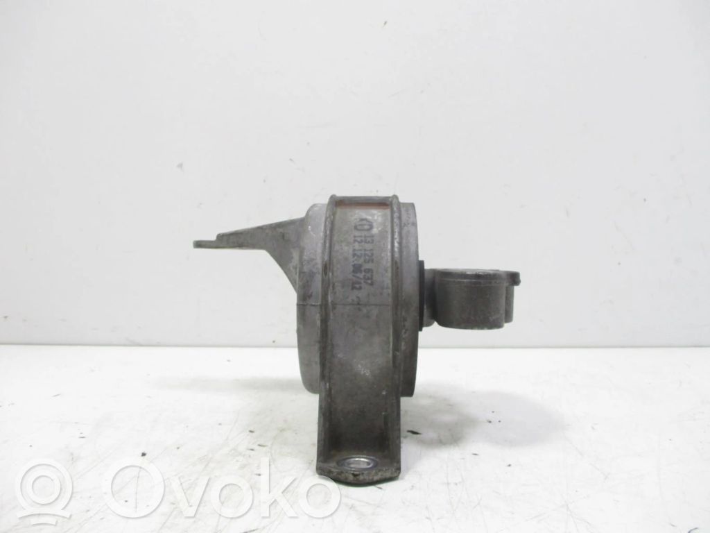 Opel Zafira B Engine mounting bracket 