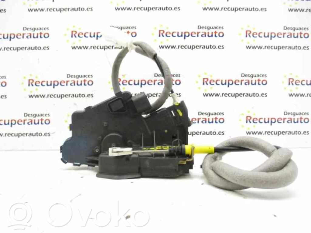 Cerradura de puerta delantera