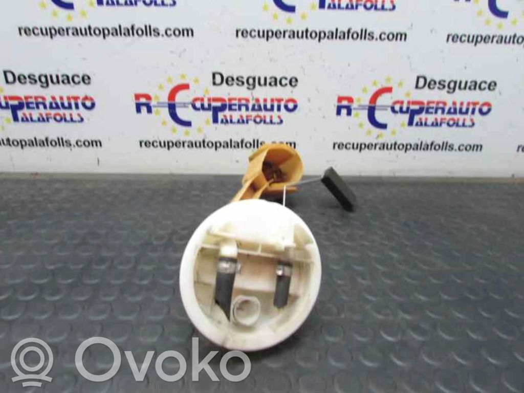 Audi A4 S4 B5 8D Bomba interna de combustible 