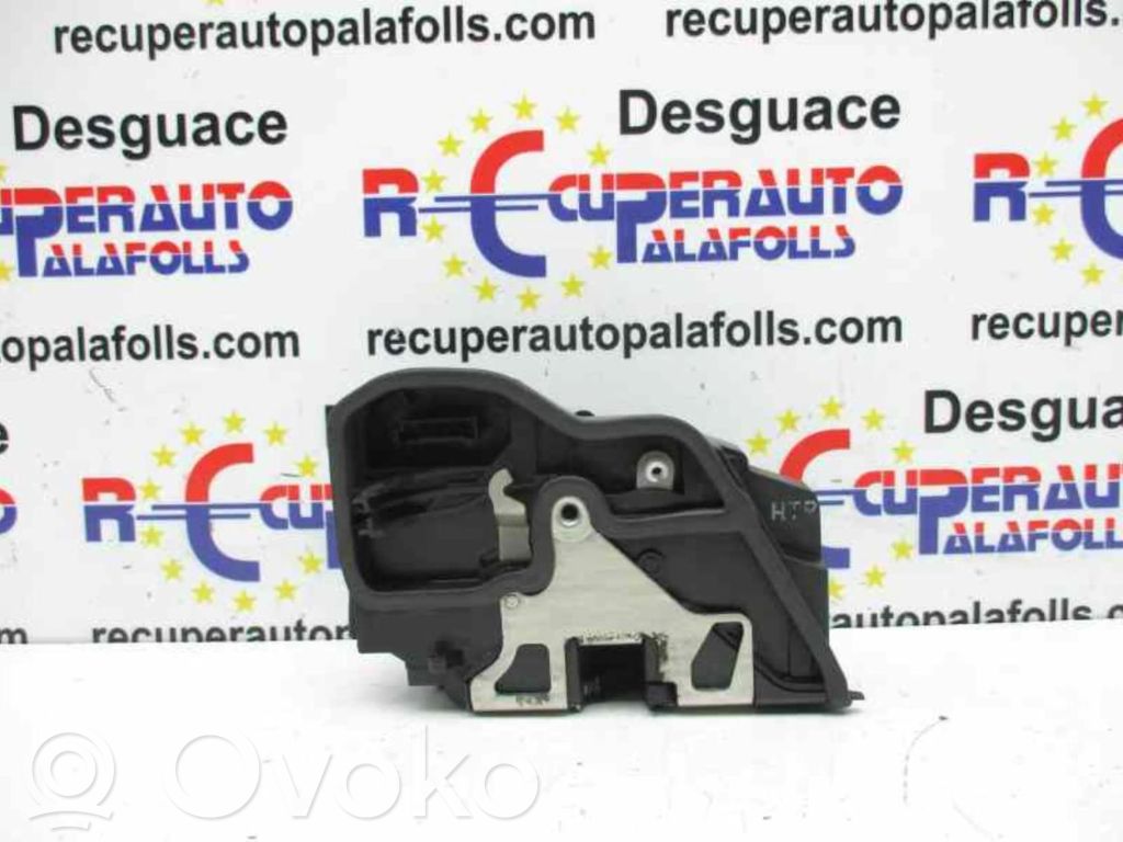 Cerradura de puerta trasera