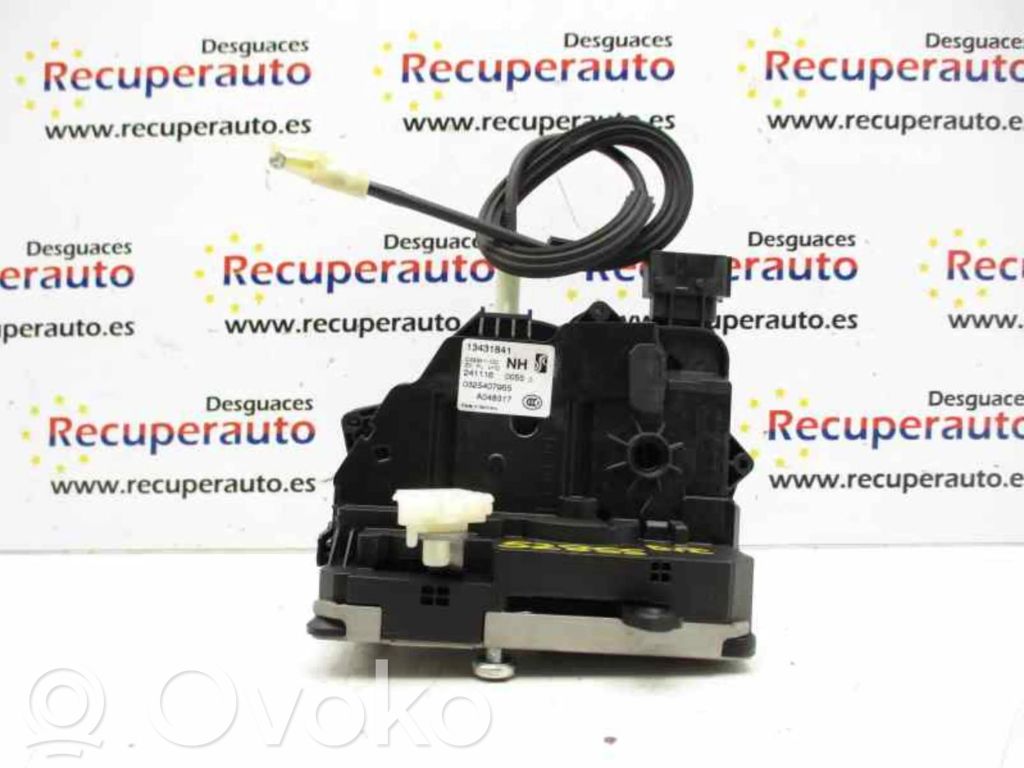 Opel Corsa E Cerradura de puerta delantera 