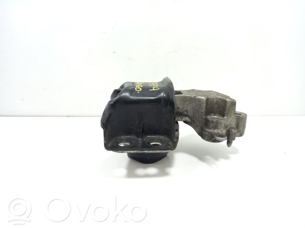 Engine mounting bracket   8200429852