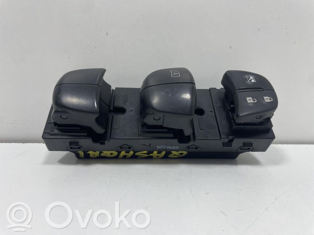 Nissan Qashqai Przyciski szyb