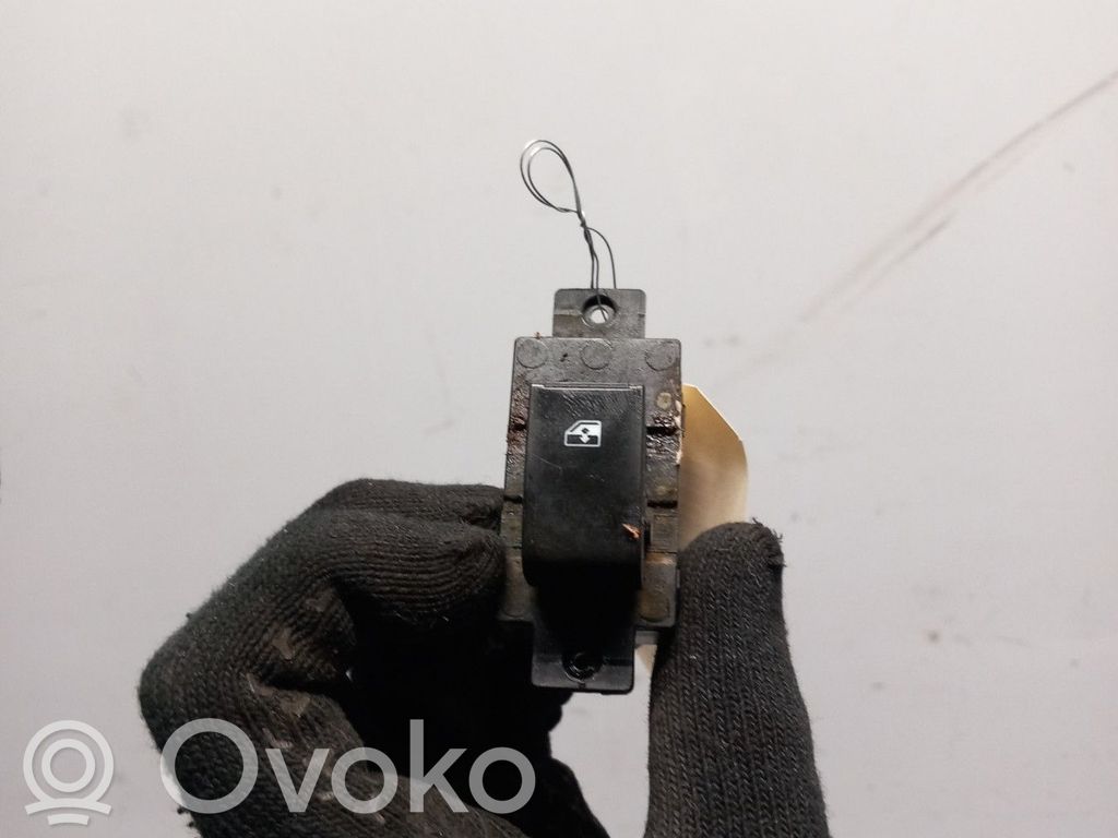Chevrolet Captiva Electric window control switch 
