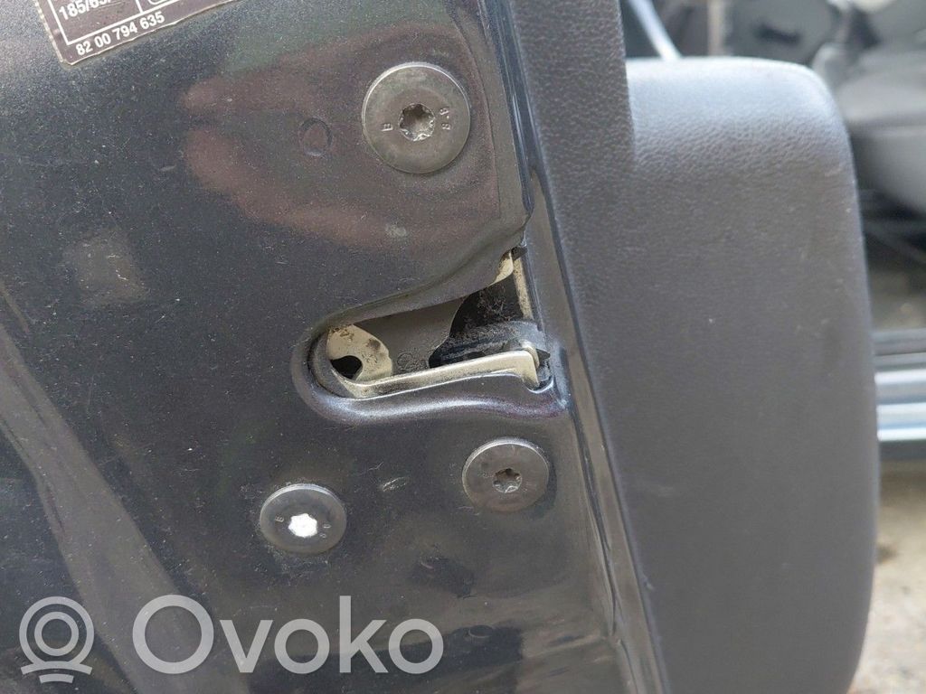 Dacia Sandero Priekšpusē slēdzene 
