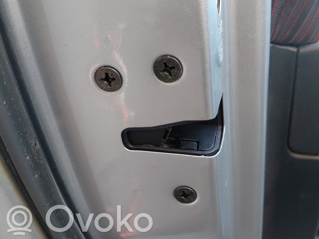 Mazda 3 I Takaoven lukko 