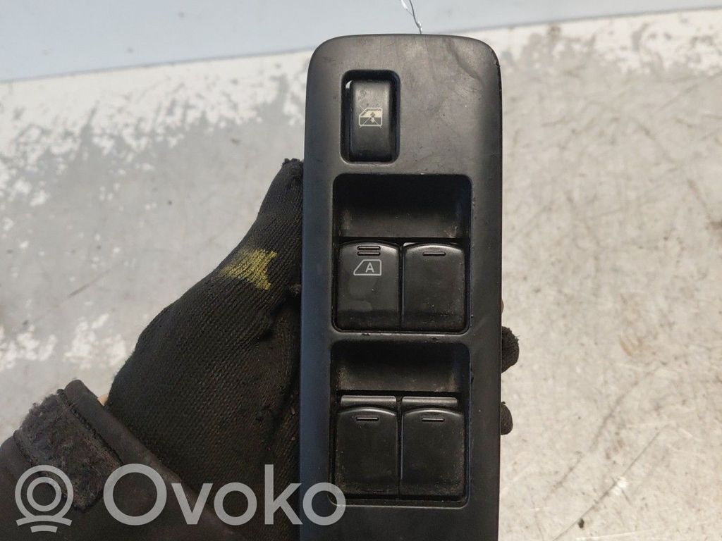 Nissan Qashqai Electric window control switch 