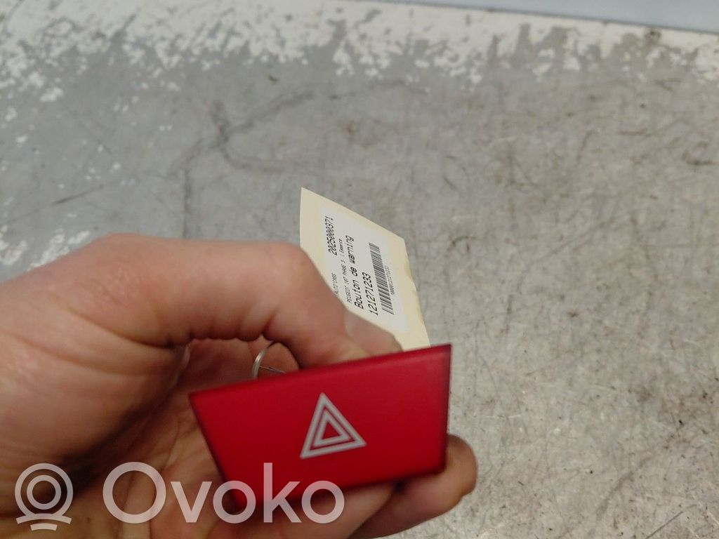 Peugeot 107 Hazard light switch 