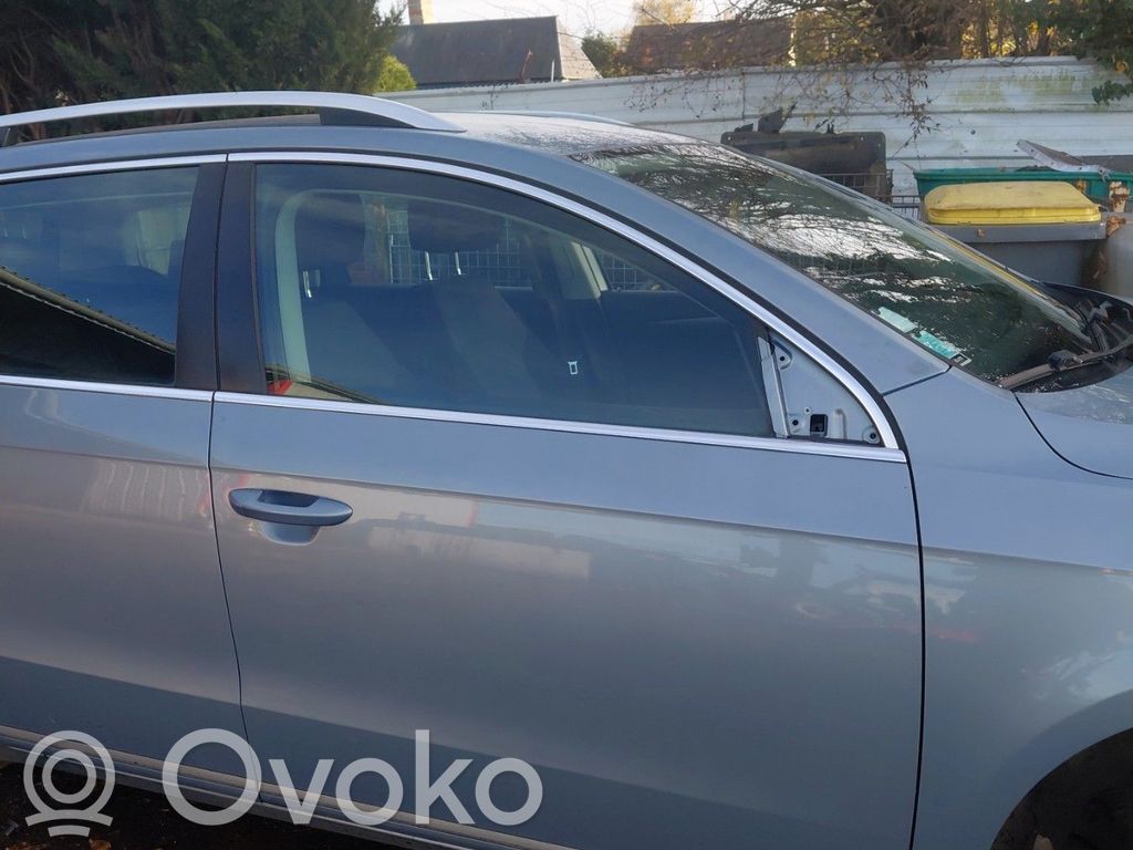 Volkswagen PASSAT B7 Puerta delantera 