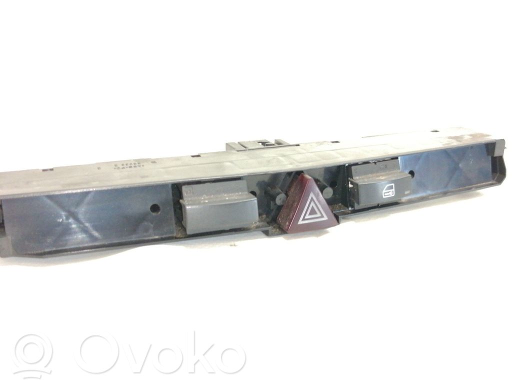 Botón interruptor de luz de peligro   660332