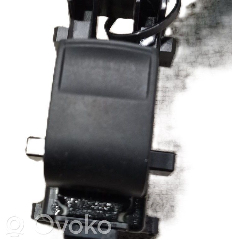 Interruptor del elevalunas eléctrico   B000954680
