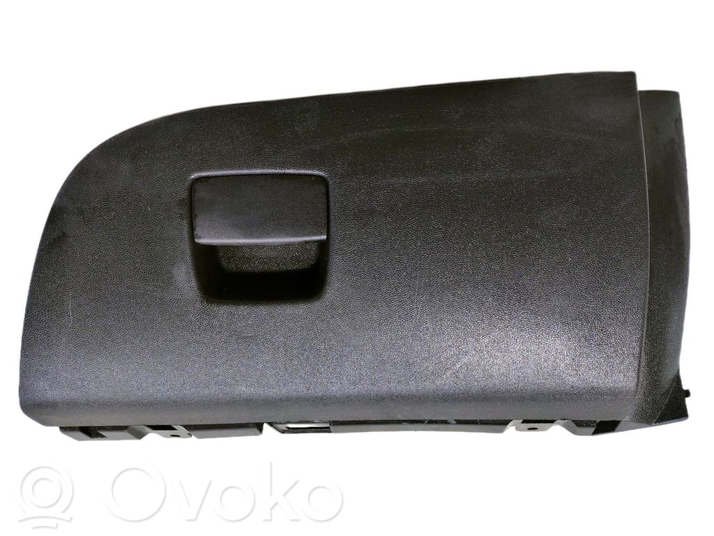 Opel Adam Hansikaslokero