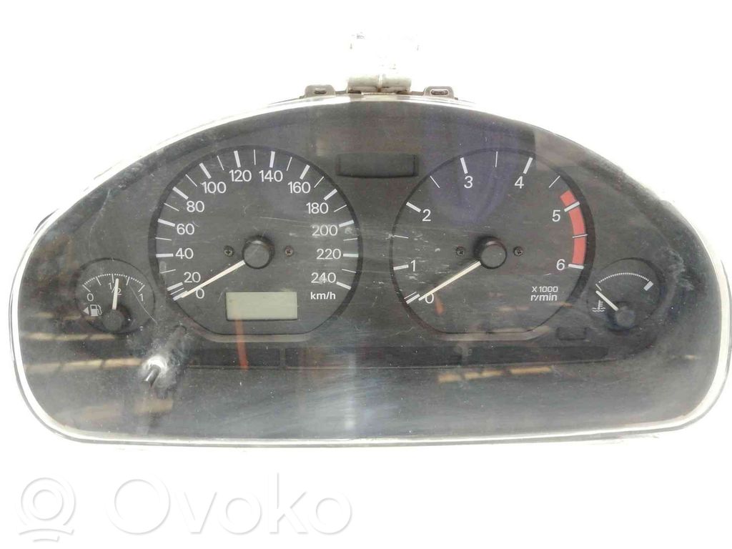 Mitsubishi Carisma Vitezometru (grup de instrumente)