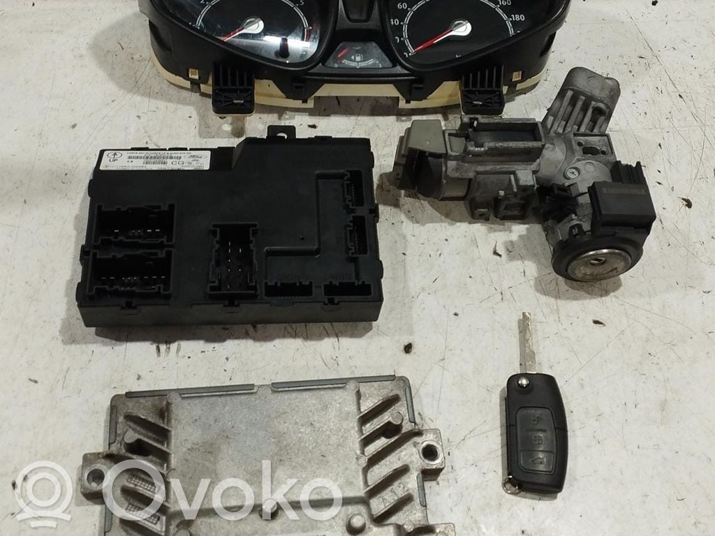 Ford Fiesta Kit cu ECU motor și set închidere uși