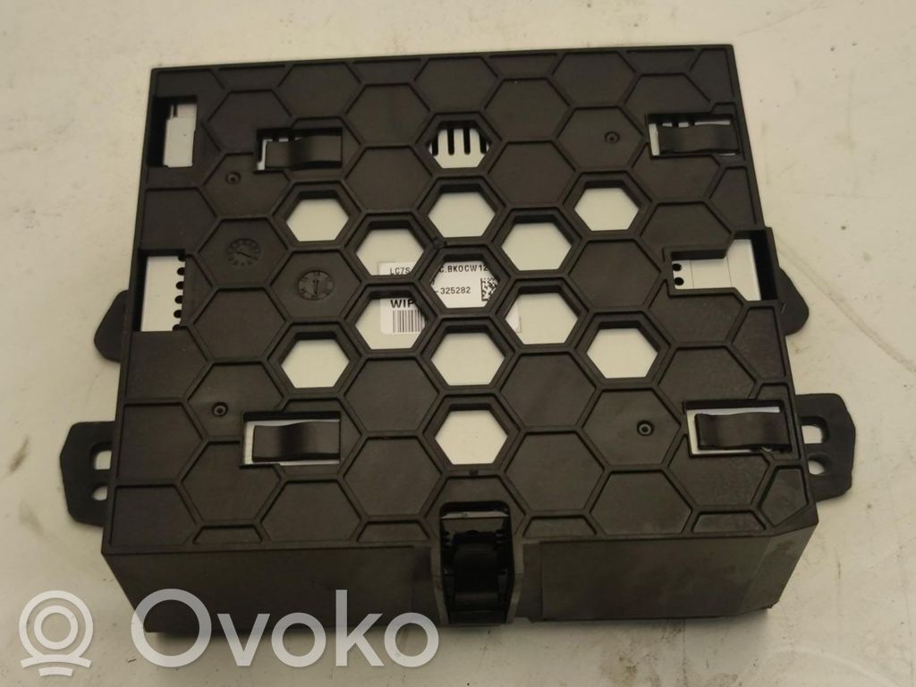 Opel Karl Panel / Radioodtwarzacz CD/DVD/GPS 