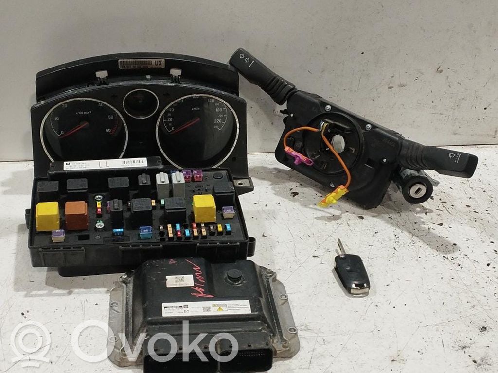 Opel Astra H Engine ECU kit and lock set 