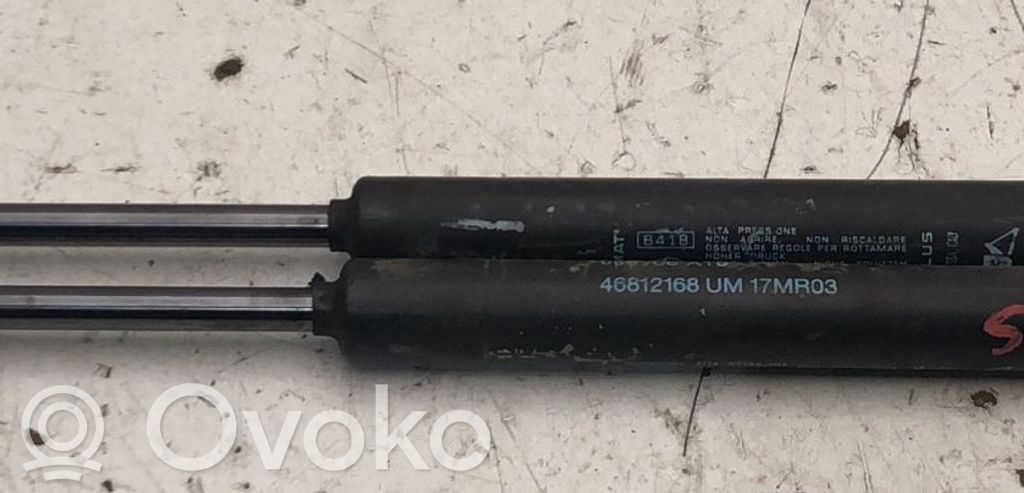 Fiat Stilo Amortyzator klapy tylnej bagażnika