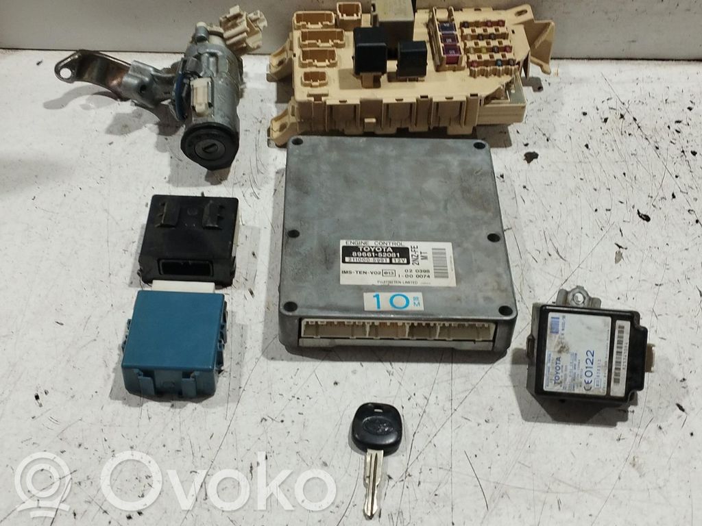 Toyota Yaris Komputer / Sterownik ECU i komplet kluczy 