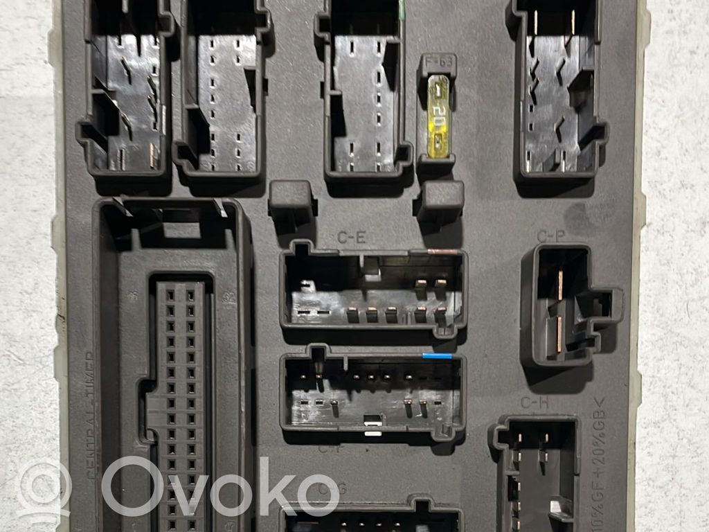 Ford Focus Ramka / Moduł bezpieczników 