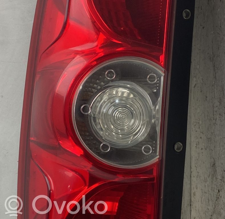 Fiat Doblo Feux arrière / postérieurs