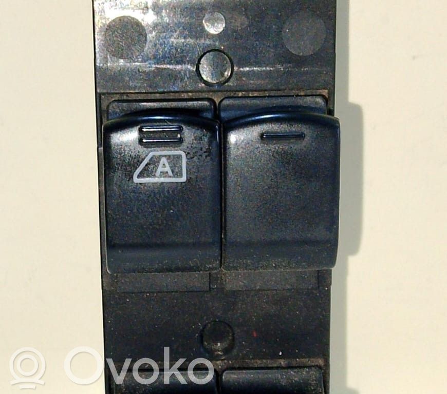 Nissan Note (E11) Interruptor del elevalunas eléctrico 