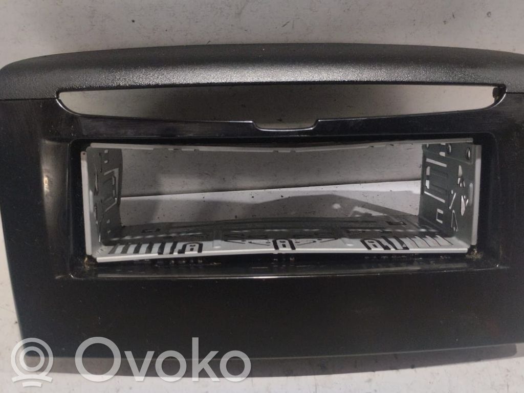 Lancia Ypsilon Ramă ornament torpedou bord 
