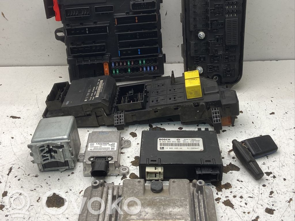 Cadillac BLS Kit cu ECU motor și set închidere uși 