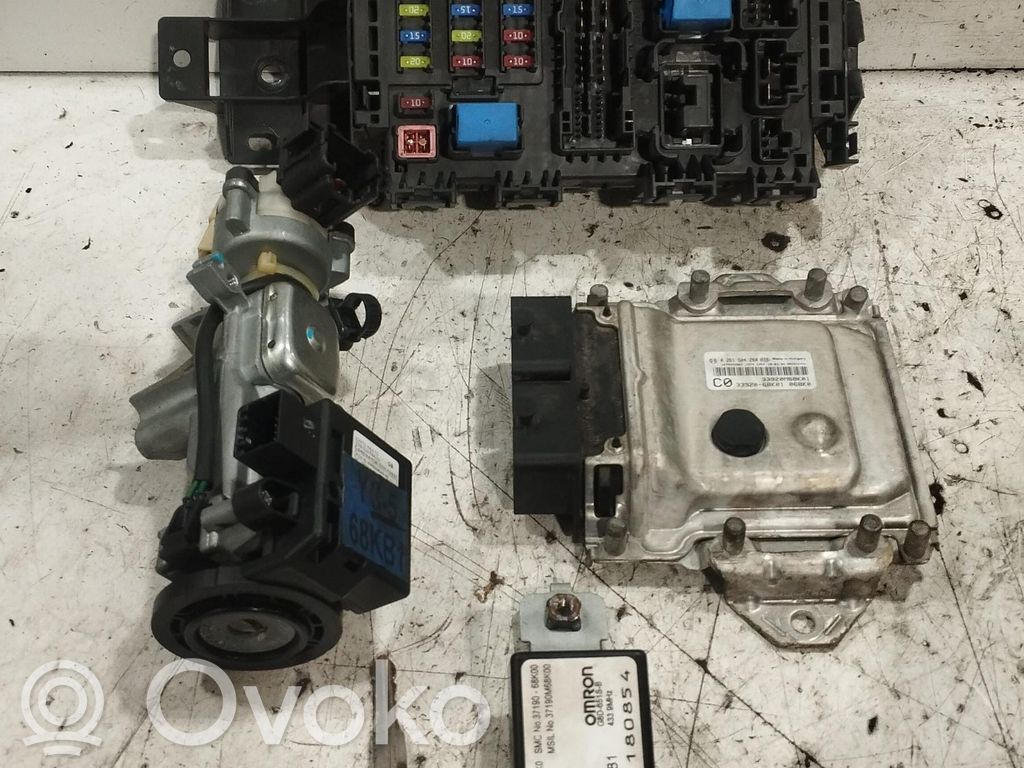Suzuki Alto Kit cu ECU motor și set închidere uși 