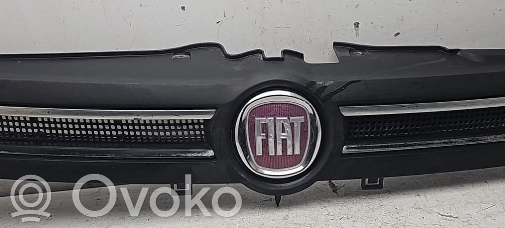 Fiat Panda II Etupuskurin ylempi jäähdytinsäleikkö 