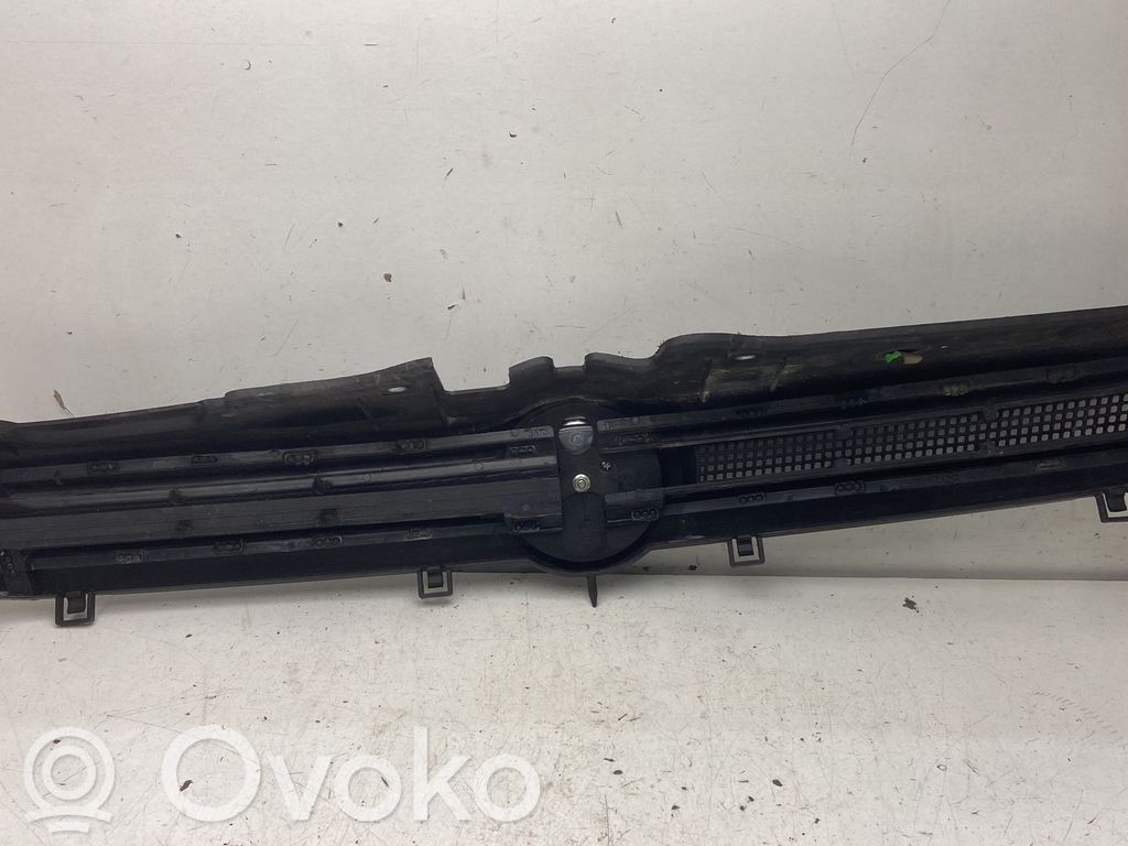Fiat Panda II Etupuskurin ylempi jäähdytinsäleikkö 