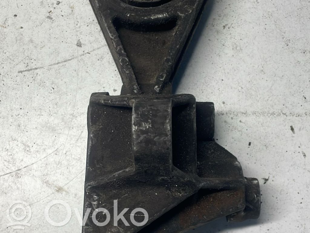 Ford Focus Engine mounting bracket 