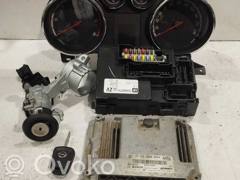 Opel Meriva B Kit cu ECU motor și set închidere uși 