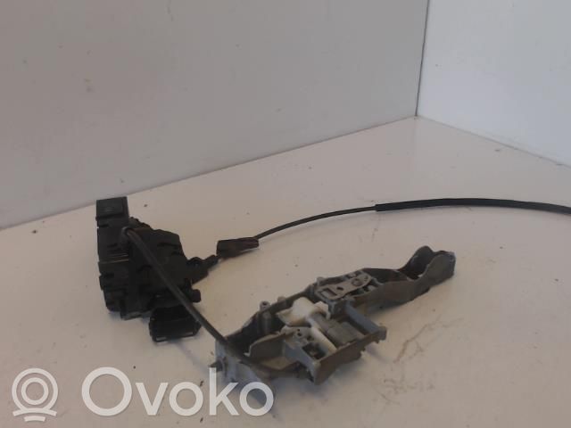 Peugeot 207 Priekšpusē slēdzene 