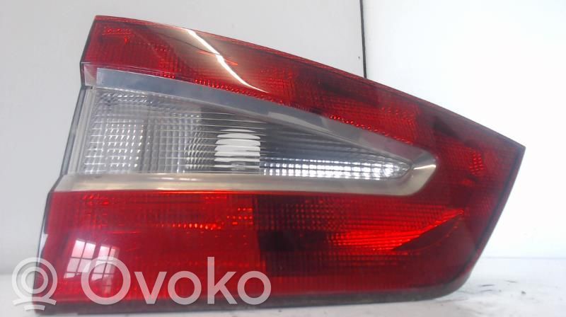 Ford Galaxy Galinis žibintas dangtyje 