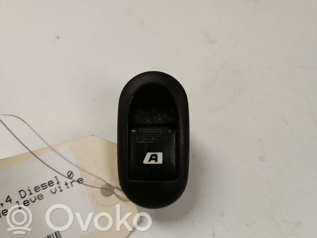 Electric window control switch   00006554L7