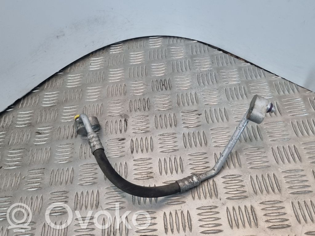 BMW 3 E46 Ilmastointilaitteen putki (A/C) 