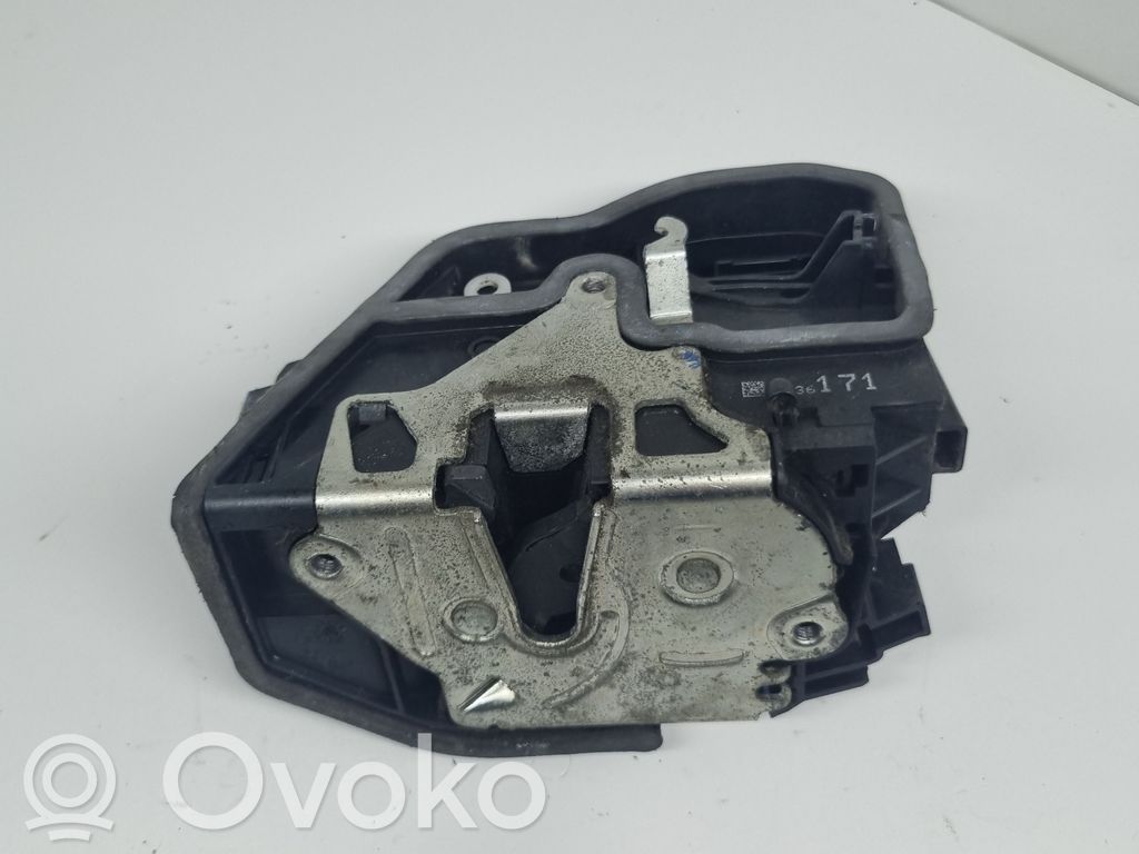 BMW 7 E65 E66 Takaoven lukko 