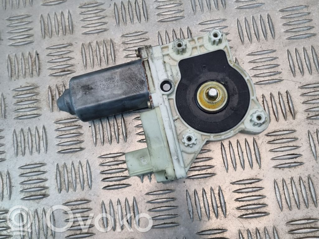 BMW 7 E65 E66 Motor del regulador de la ventanilla de la puerta delantera 