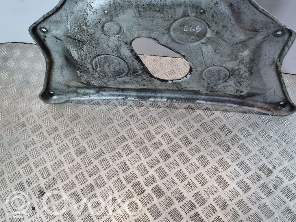 Engine splash shield/under tray   6752310