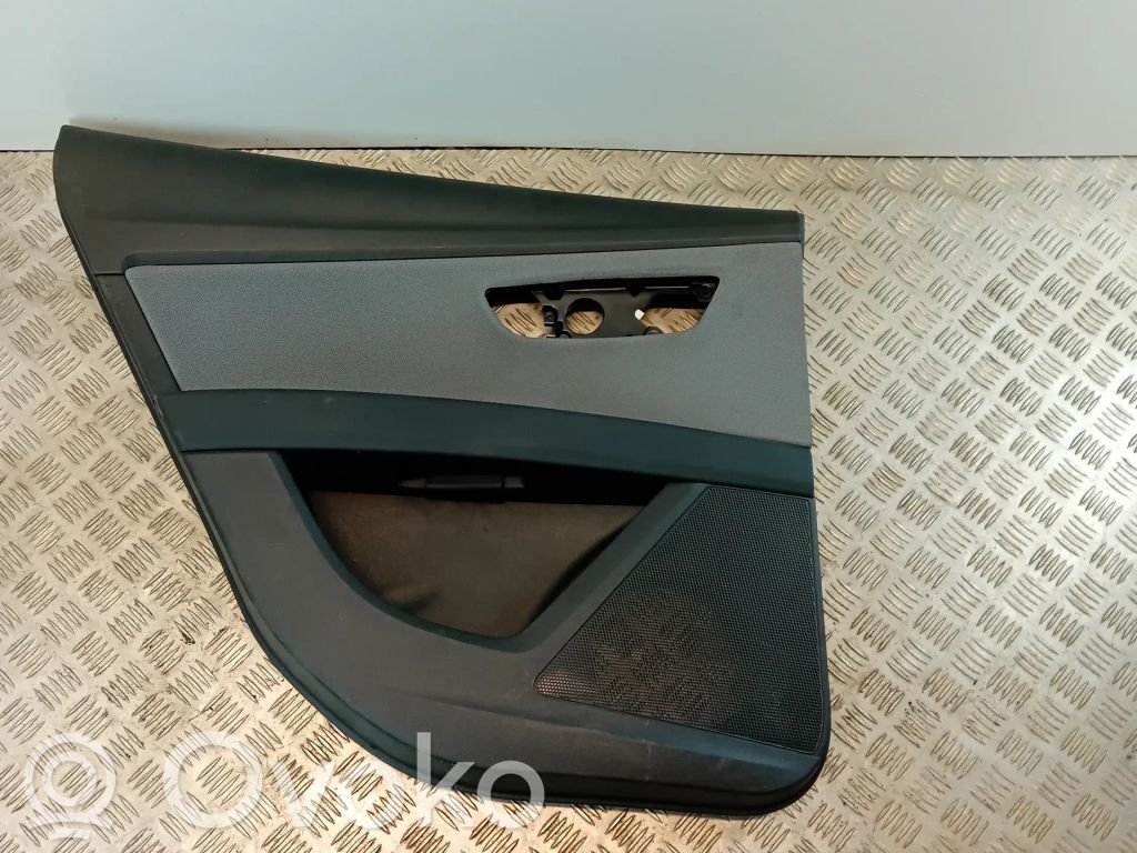 Seat Leon (5F) Apšuvums aizmugurējām durvīm 