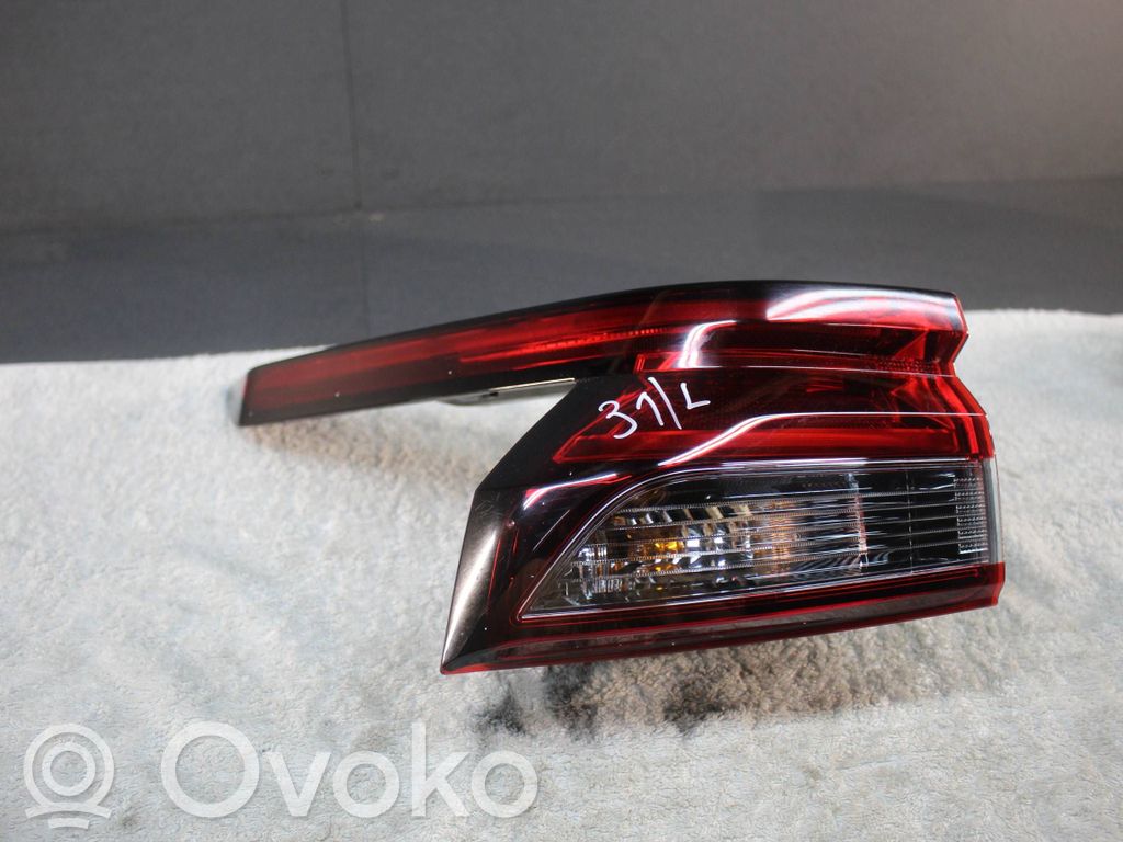 Nissan Qashqai J12 Galinis žibintas kėbule 